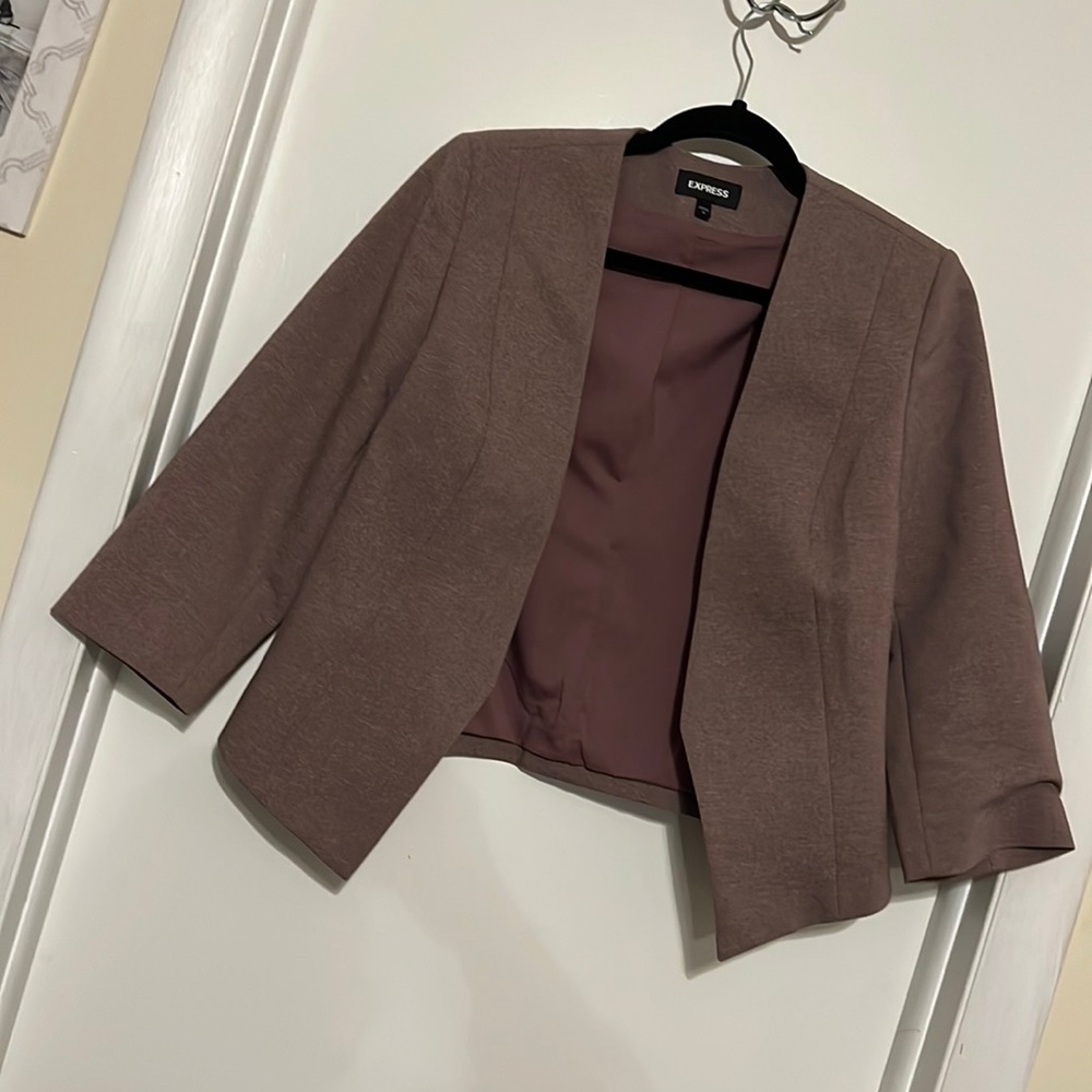 Express women’s size 12 blazer in mauve.